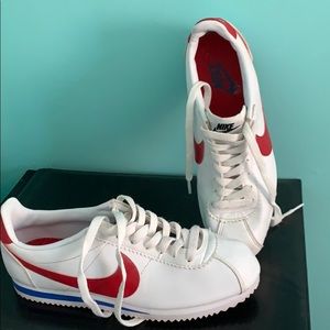 Nike woman cortez. Size M 6.5 W US 8.